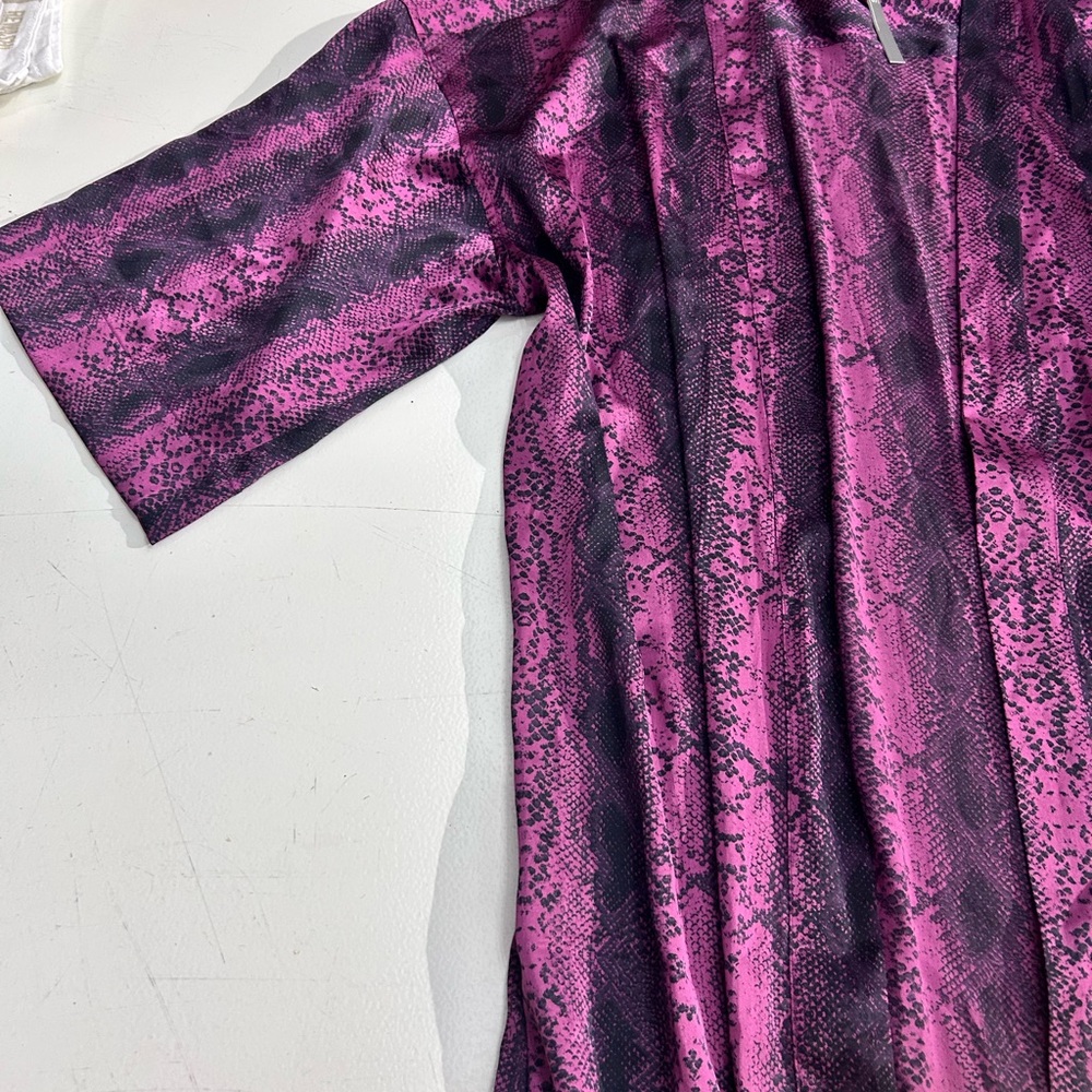 Asos Designs oversized kimono in purple and black snake print - Picture 6 of 10